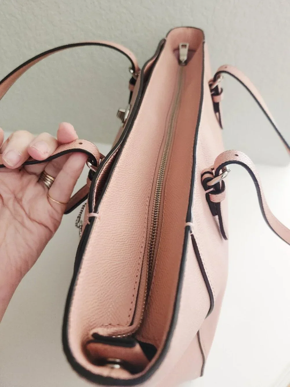 Euc Coach Turnlock Pink Leather Shoulder Bag Tote Purse